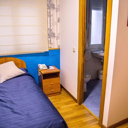 Hostal Montaloya Madrid Exterior photo