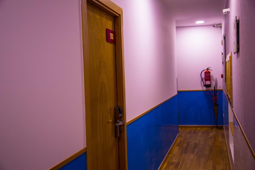 Hostal Montaloya Madrid Exterior photo