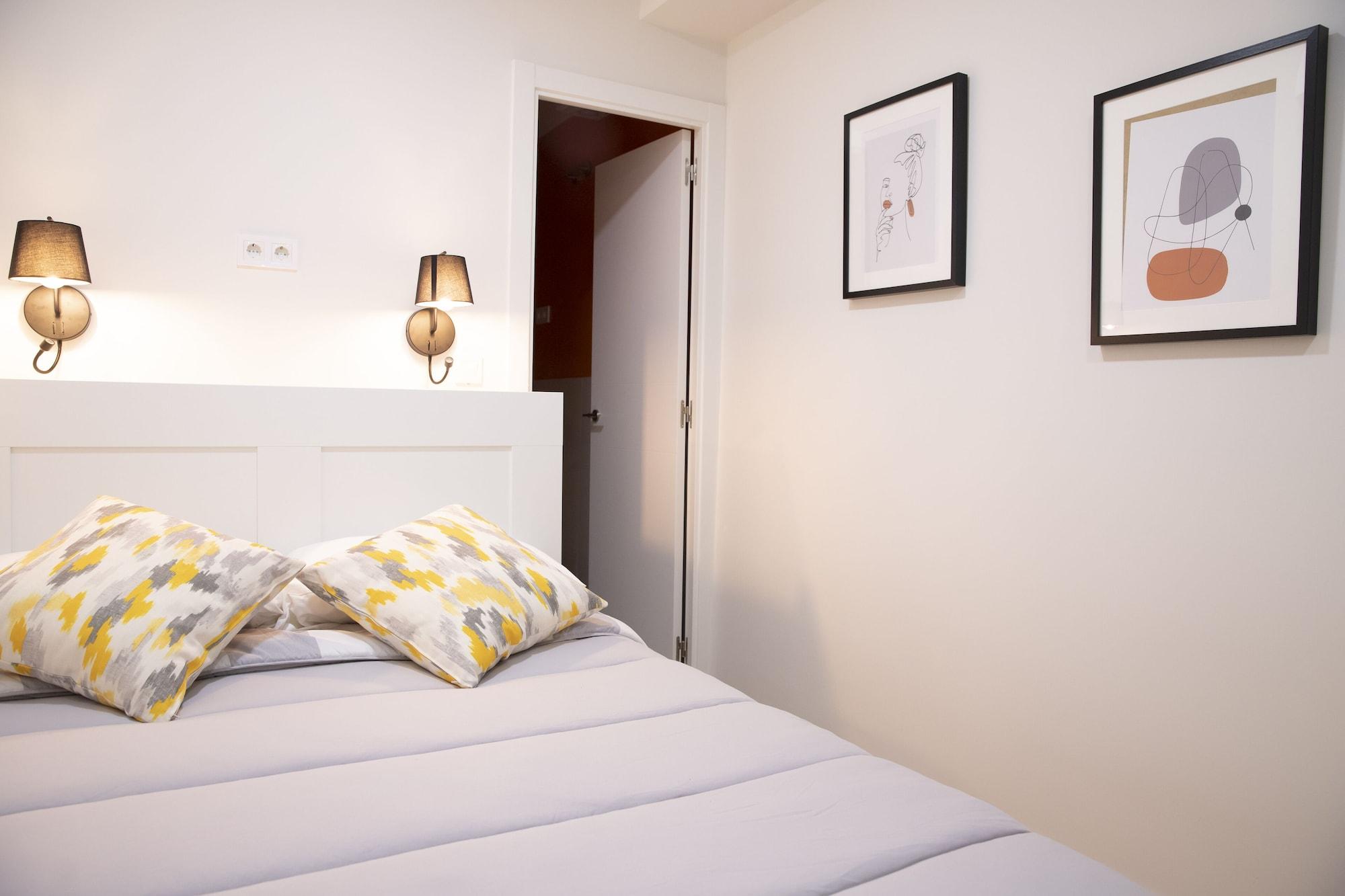 Hostal Montaloya Madrid Exterior photo