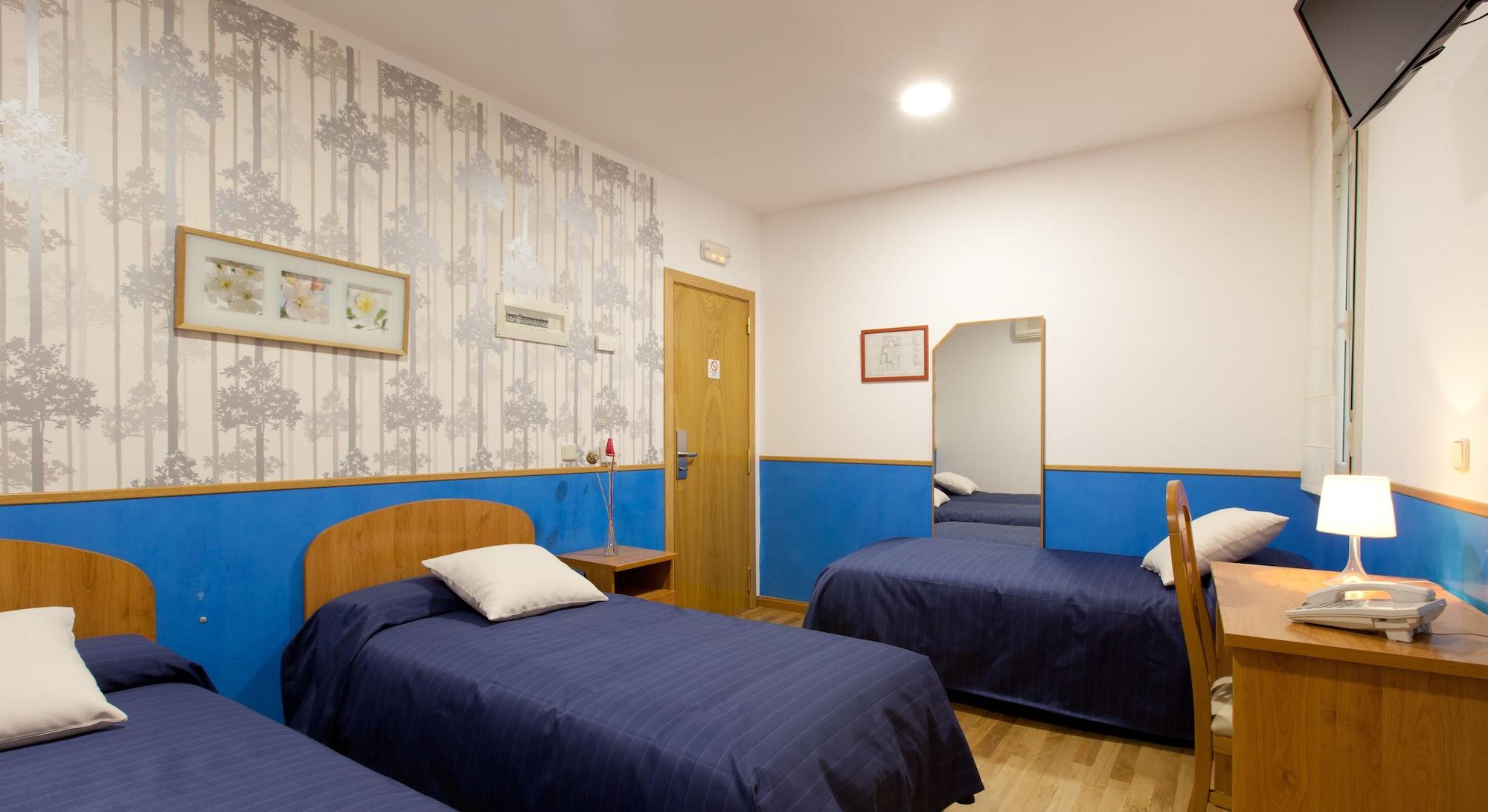 Hostal Montaloya Madrid Exterior photo