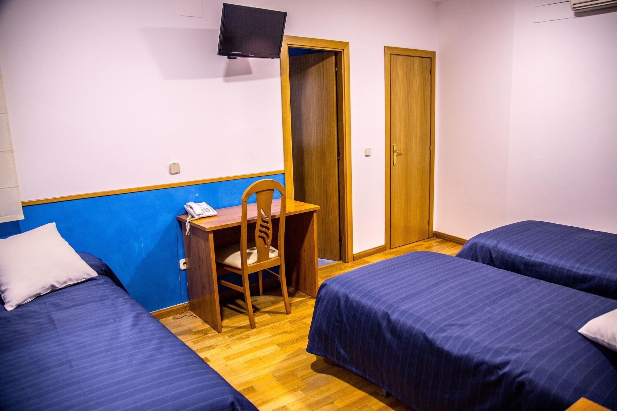 Hostal Montaloya Madrid Exterior photo