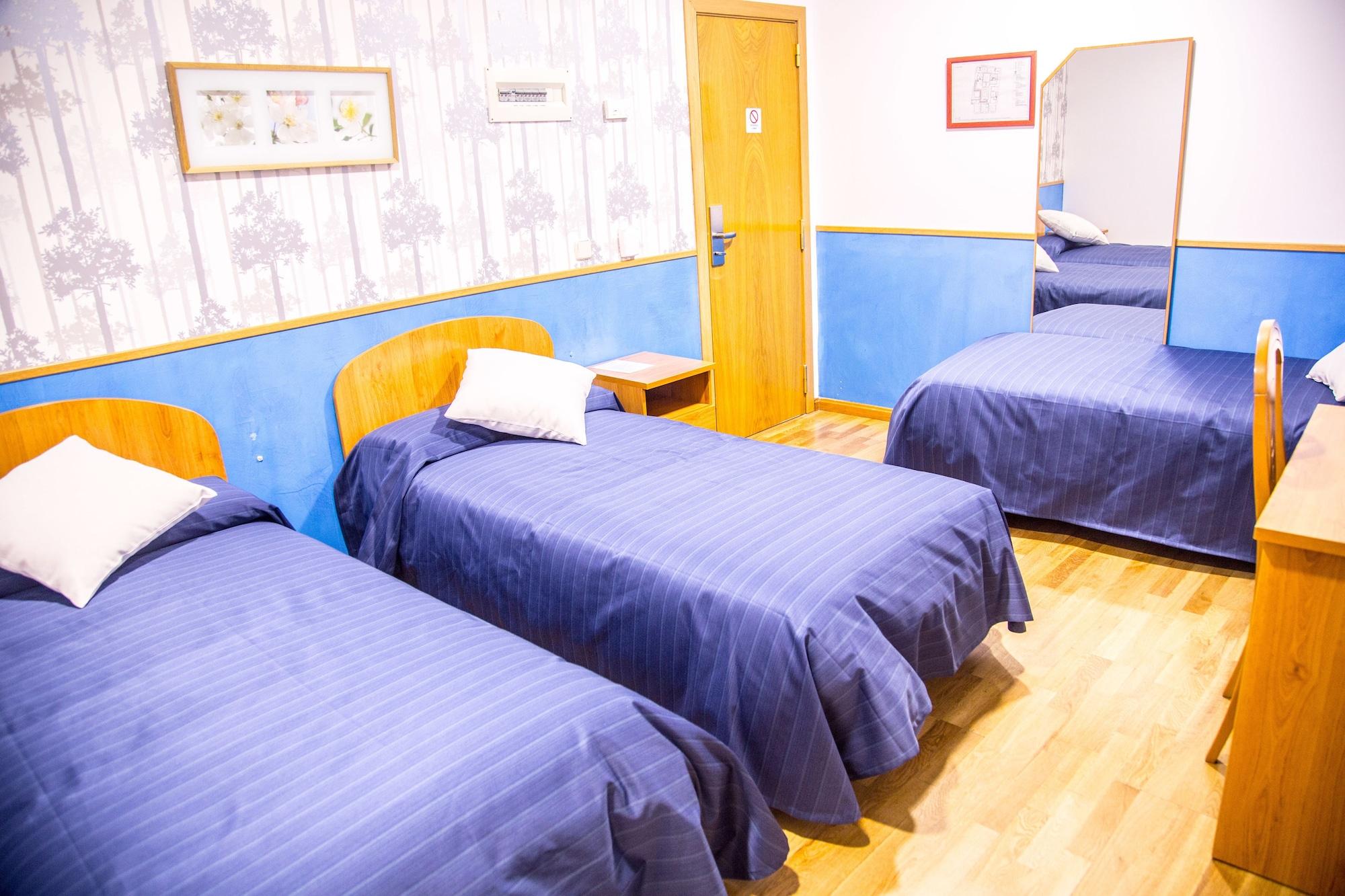 Hostal Montaloya Madrid Exterior photo