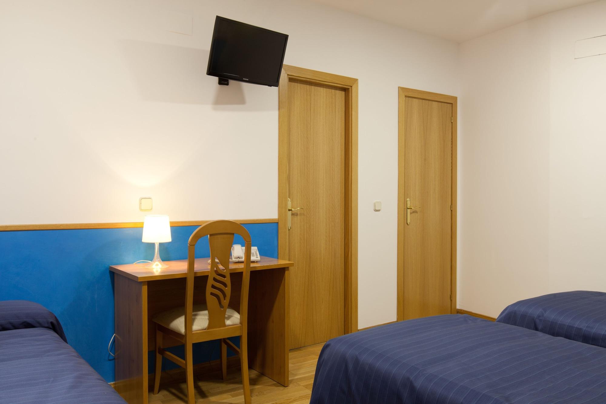 Hostal Montaloya Madrid Exterior photo