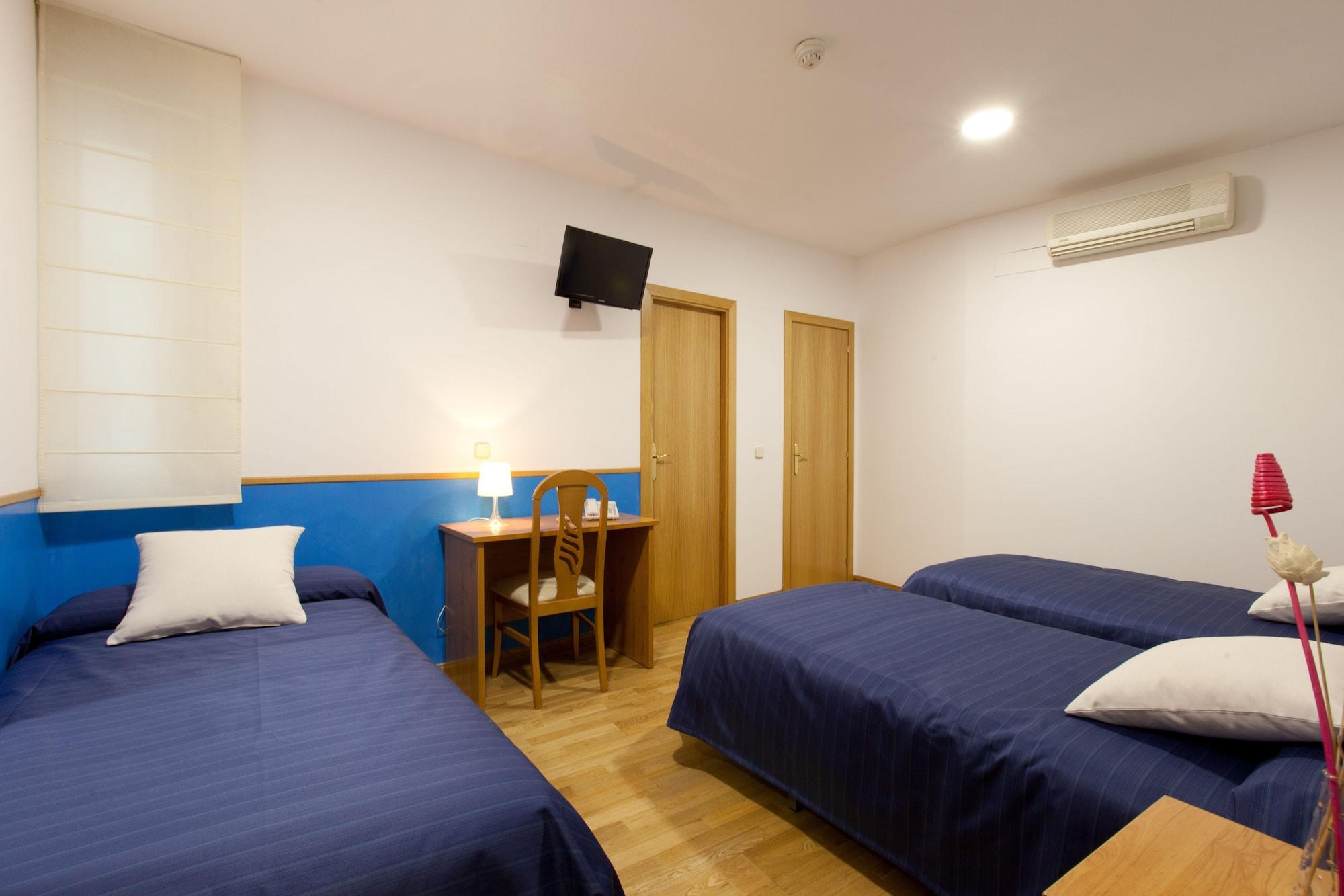 Hostal Montaloya Madrid Exterior photo