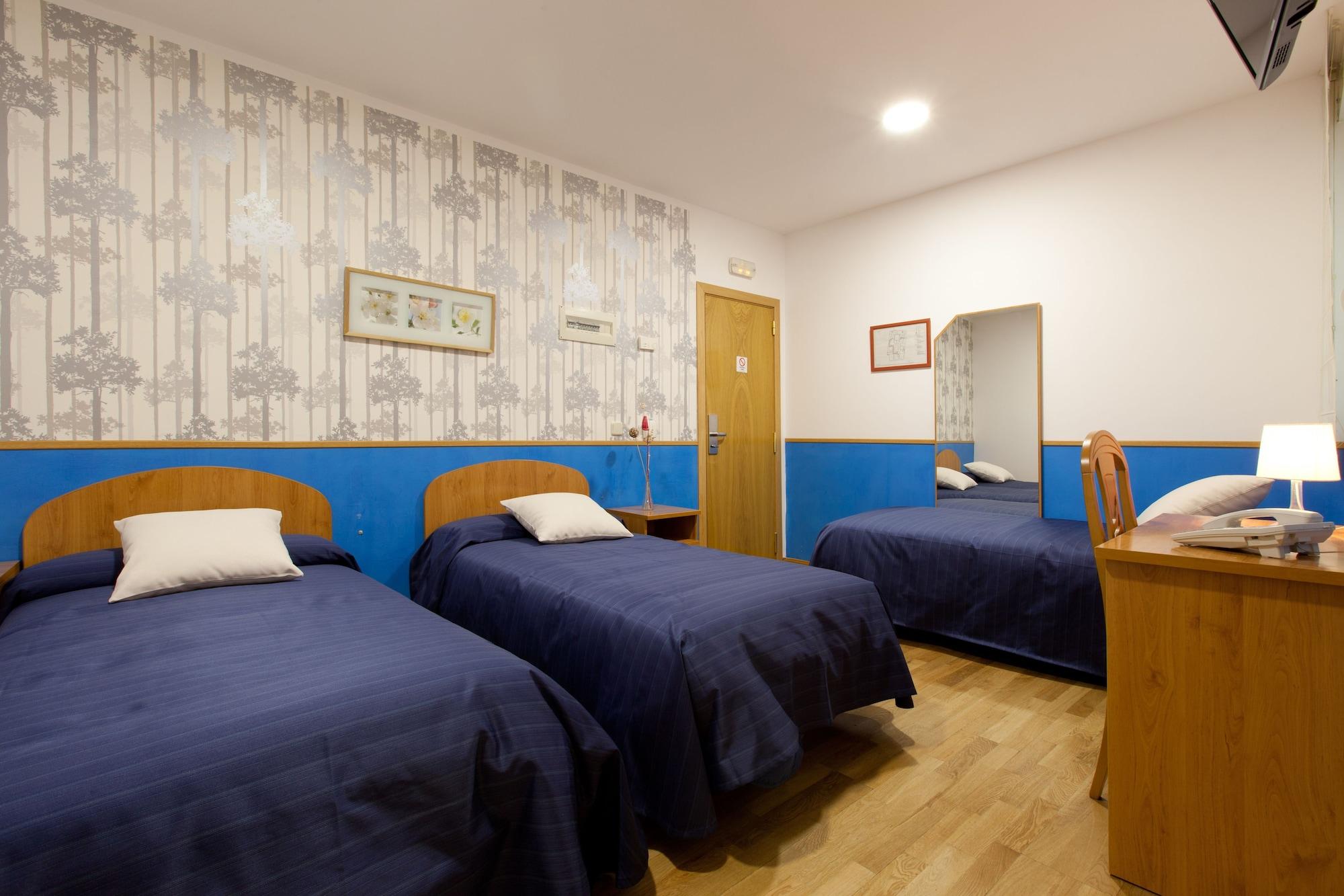 Hostal Montaloya Madrid Exterior photo