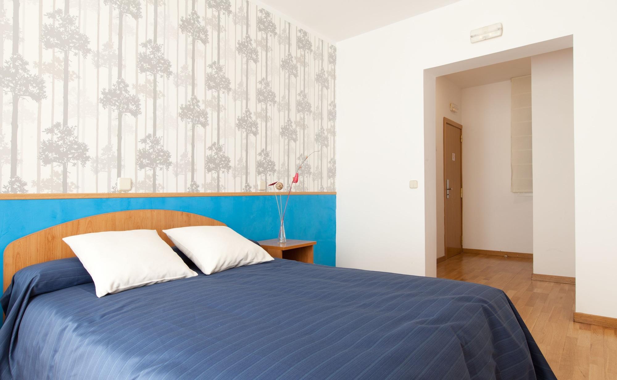 Hostal Montaloya Madrid Exterior photo