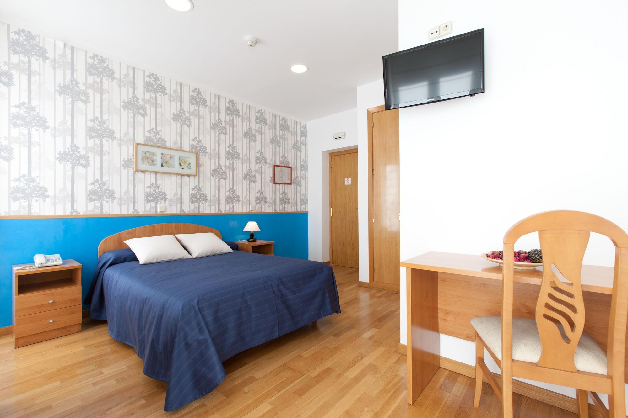Hostal Montaloya Madrid Exterior photo