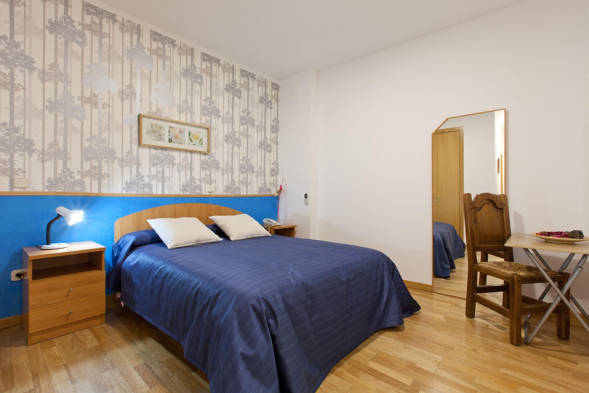Hostal Montaloya Madrid Exterior photo